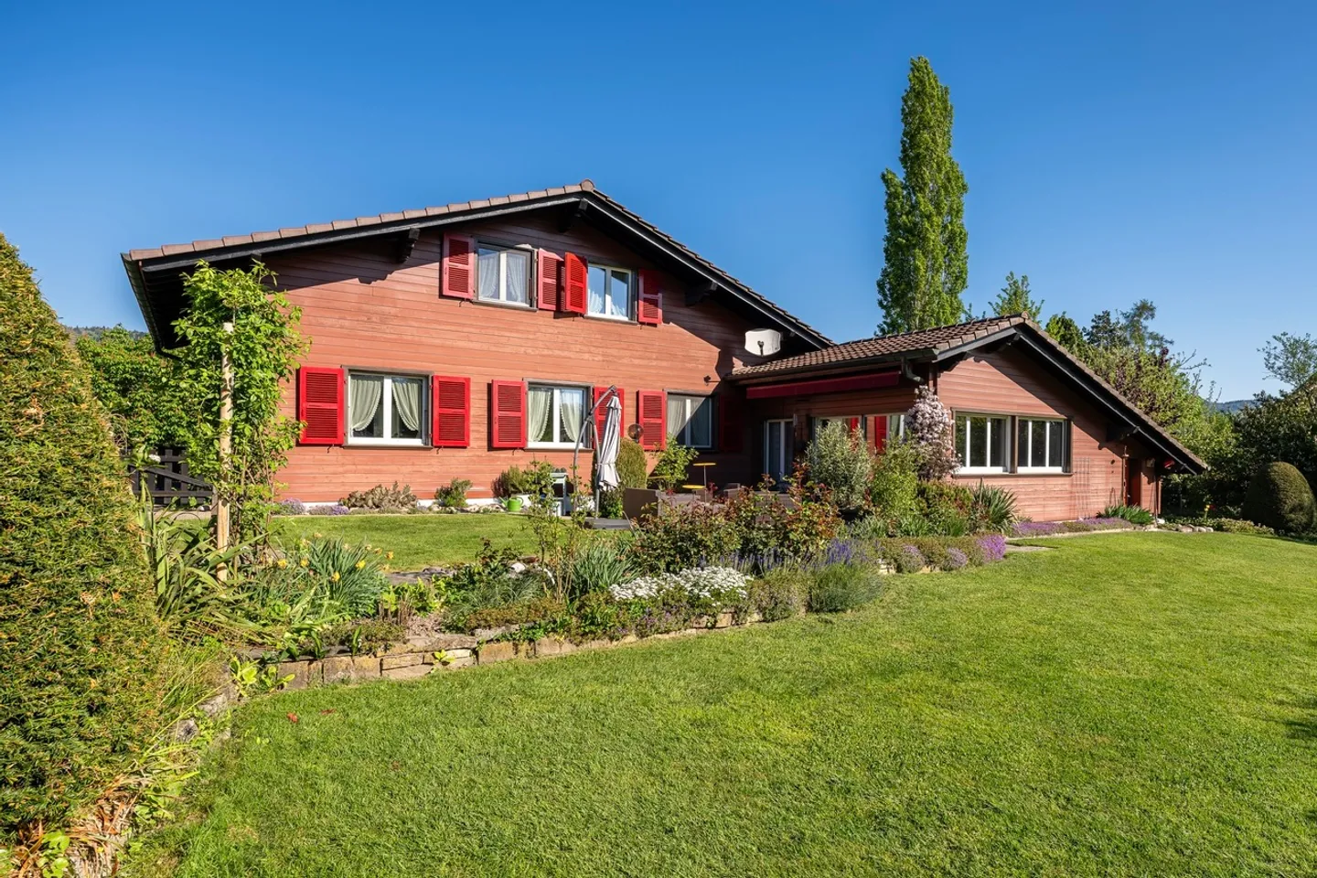 Charmantes 6.5 Zi.- Einfamilienhaus mit grosszügigem Raumangebot und gepflegtem Garten - Photo 1 of 13
