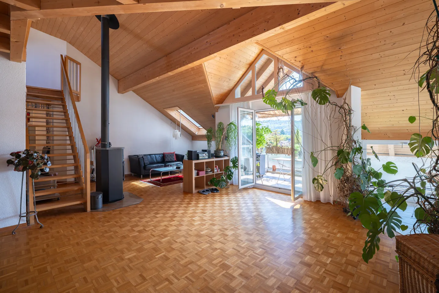 Nicht alle Tage! Wunderbare 4.5 -5.5 Zi.-Dachwohnung mit Galerie - Foto 2 von 13