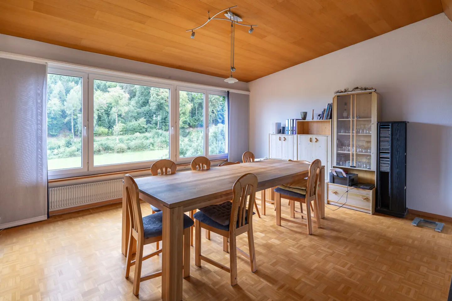 4.5-Room Single Family Home in a Cul-de-Sac with a View and Design Potential - Photo 2 of 13