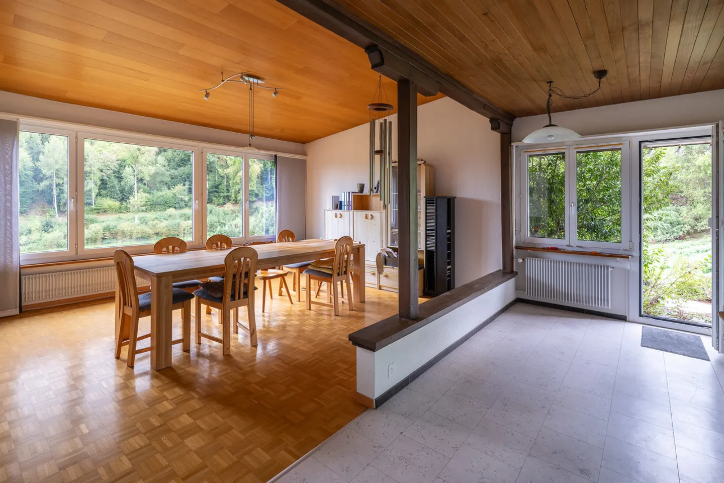4.5-Room Single Family Home in a Cul-de-Sac with a View and Design Potential - Photo 3 of 13