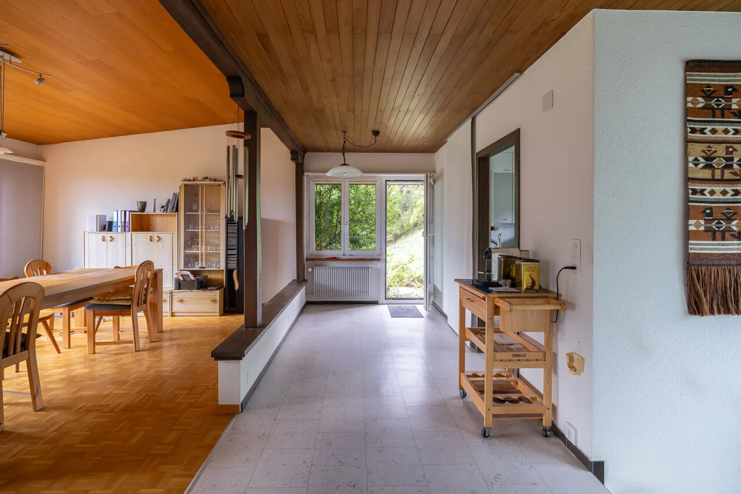 4.5-Room Single Family Home in a Cul-de-Sac with a View and Design Potential - Photo 4 of 13