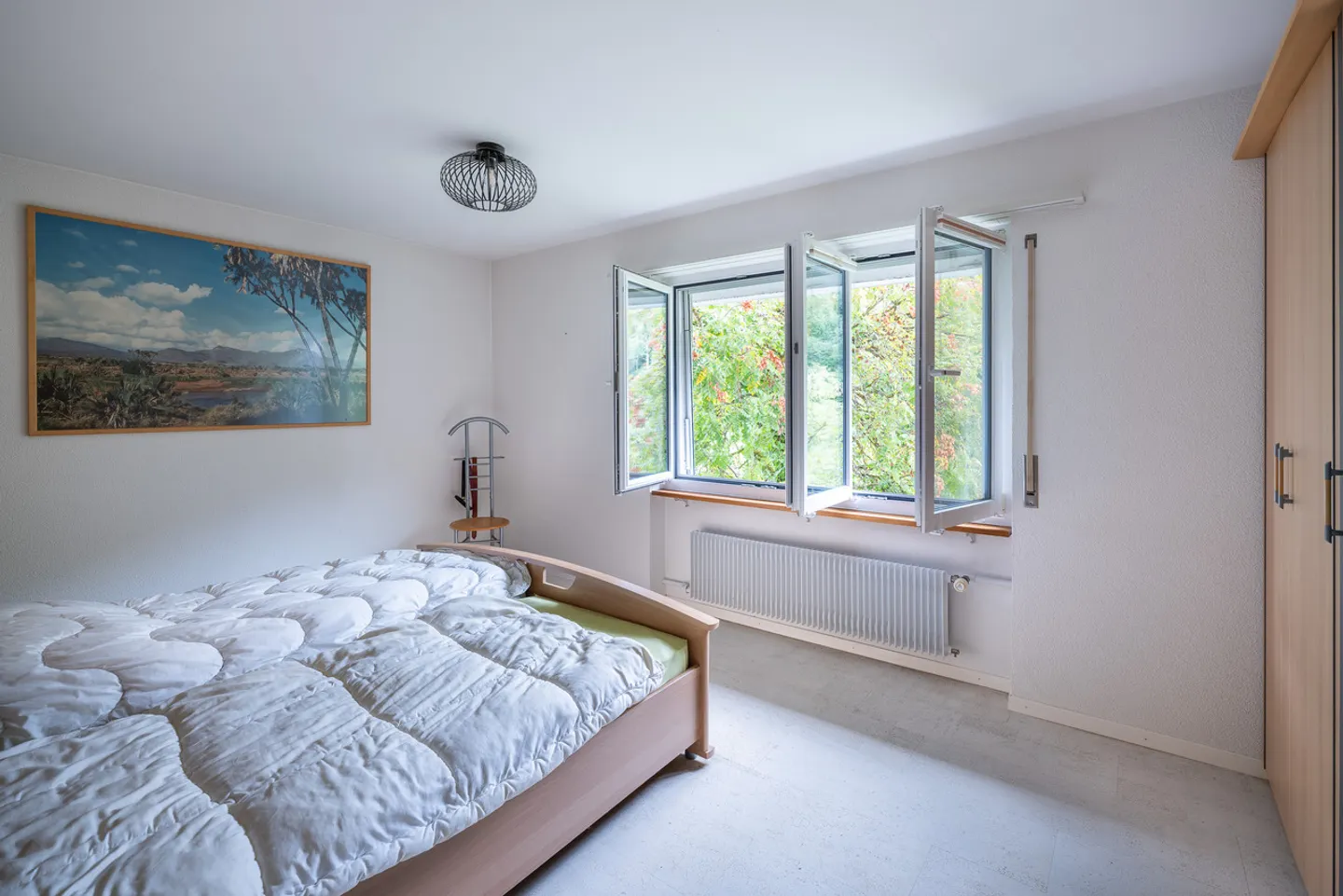 4.5-Room Single Family Home in a Cul-de-Sac with a View and Design Potential - Photo 10 of 13
