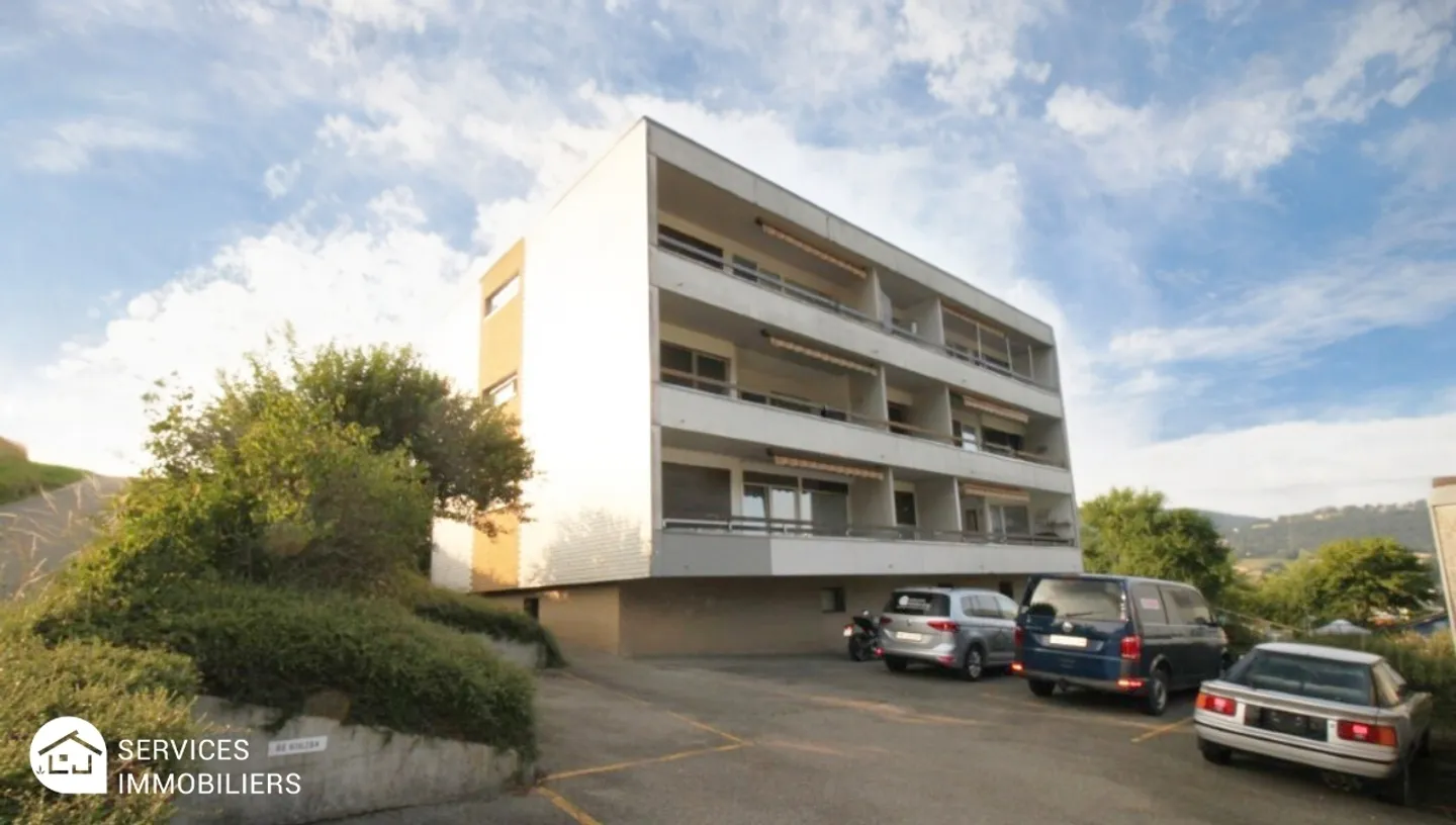 Grande appartamento in una zona tranquilla - Foto 1 di 12