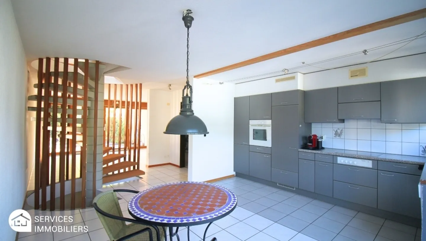 Casa di design caratteristico - Foto 3 di 12