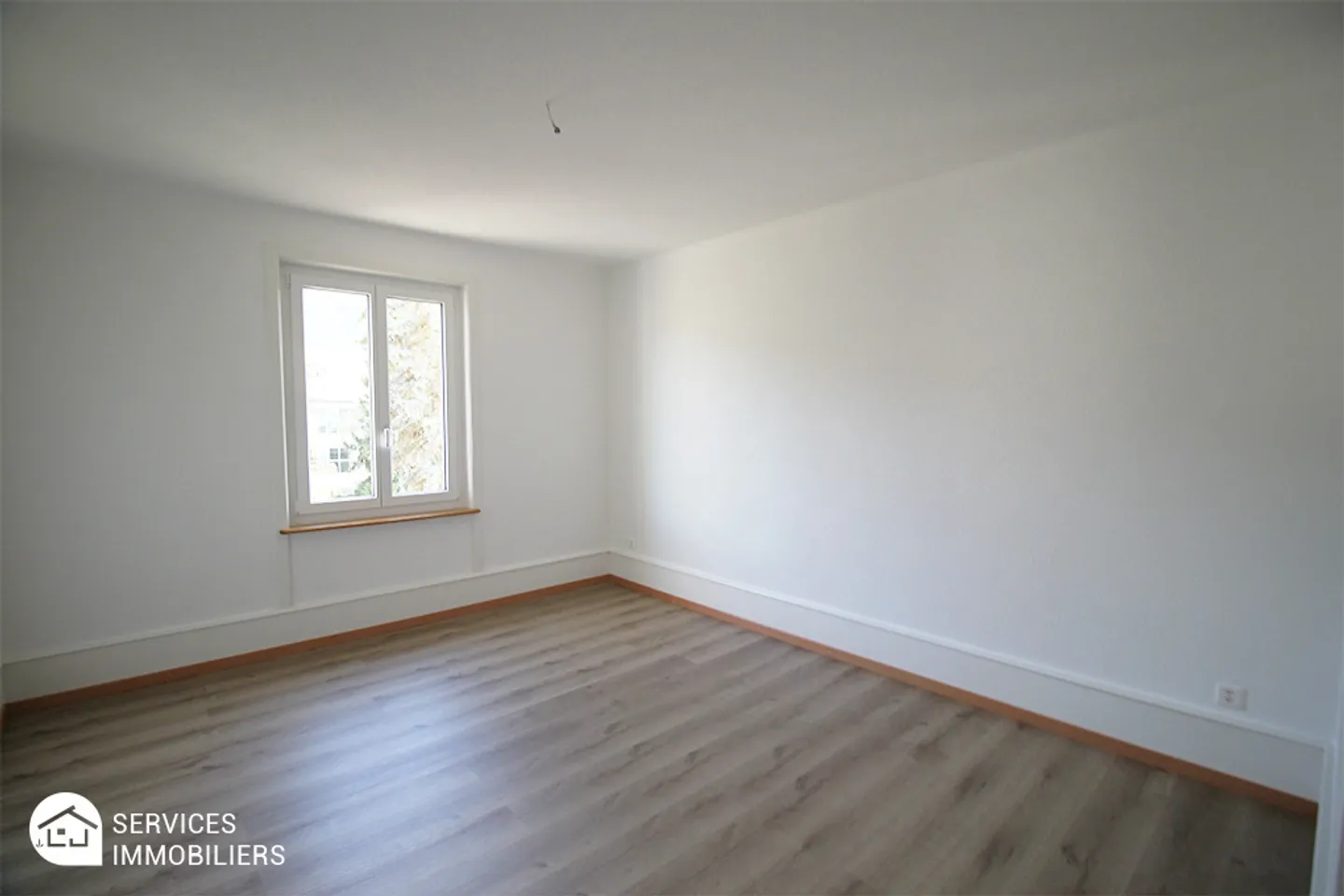 Fully renovated apartment - Photo 5 of 8