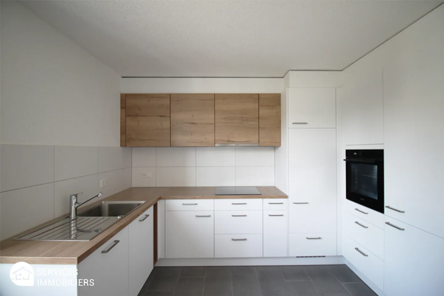 Fully renovated apartment - Photo 1 of 8