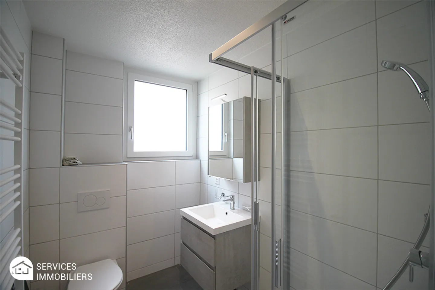 Fully renovated apartment - Photo 2 of 8