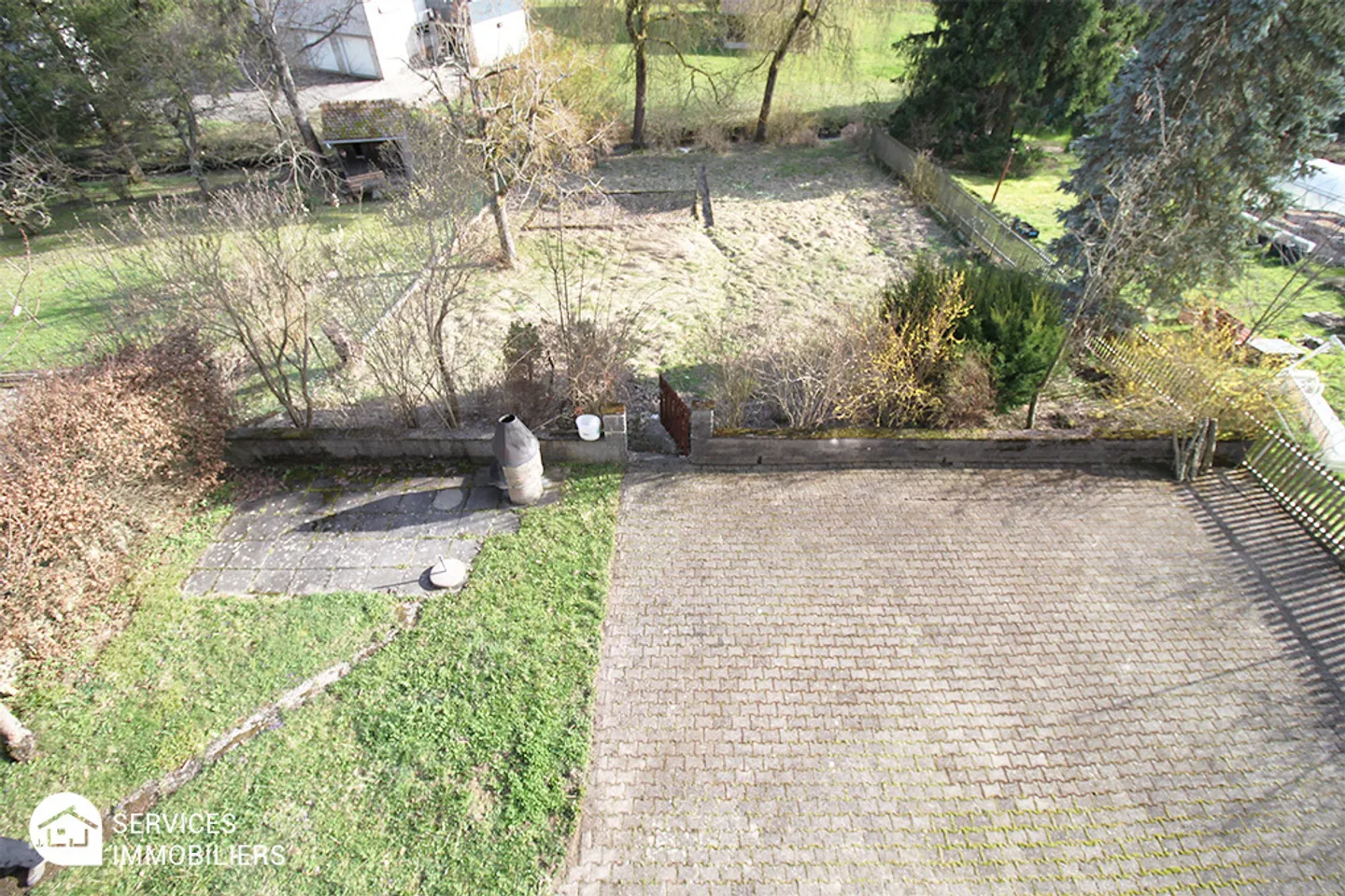 Fully renovated apartment - Photo 7 of 8