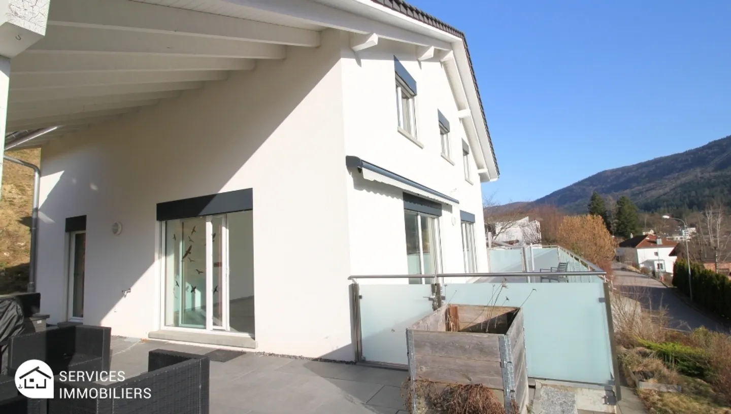 Villa architettonica moderna con vista libera sulla valle - Foto 3 di 13