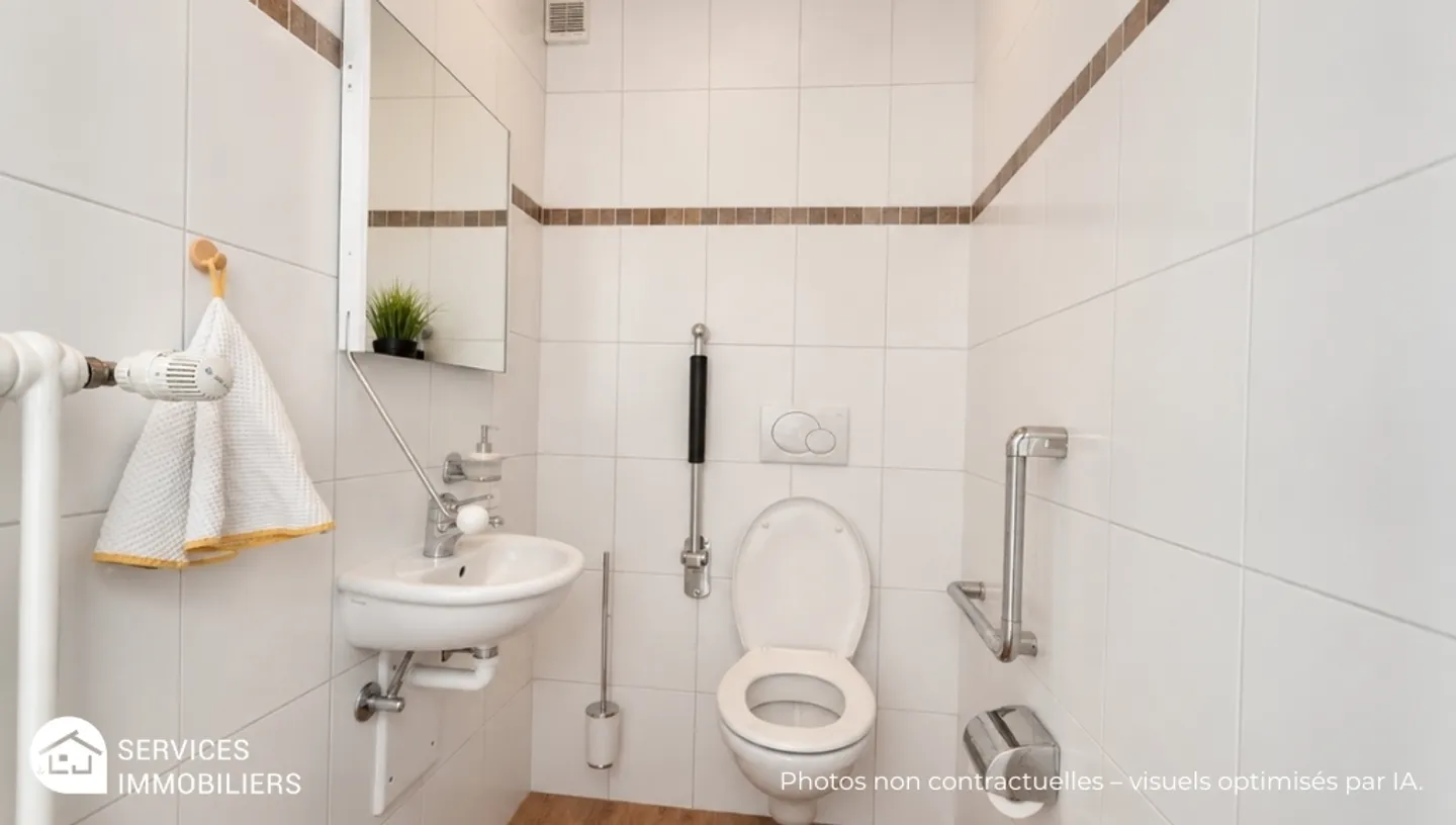House adapted for people with reduced mobility with elevator - Photo 8 of 13