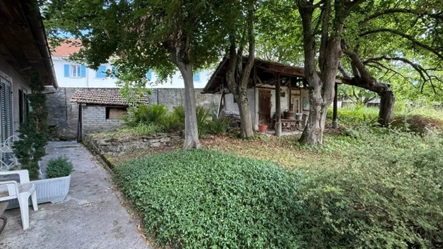 Maison 2 logements à rénover - Beau potentiel au coeur du village - Photo 5 sur 13