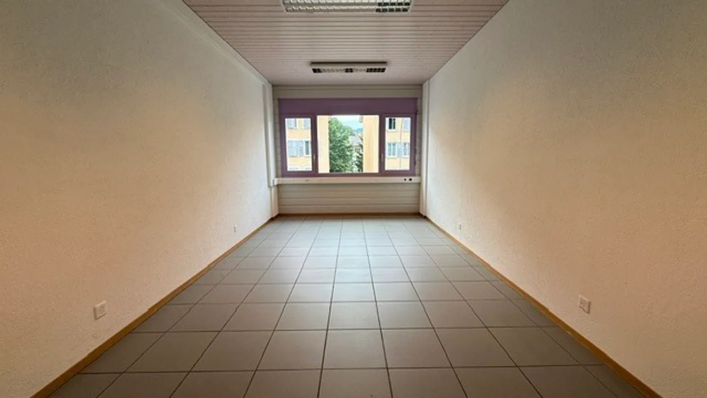 Bureau très bien situé - Foto 1 von 8