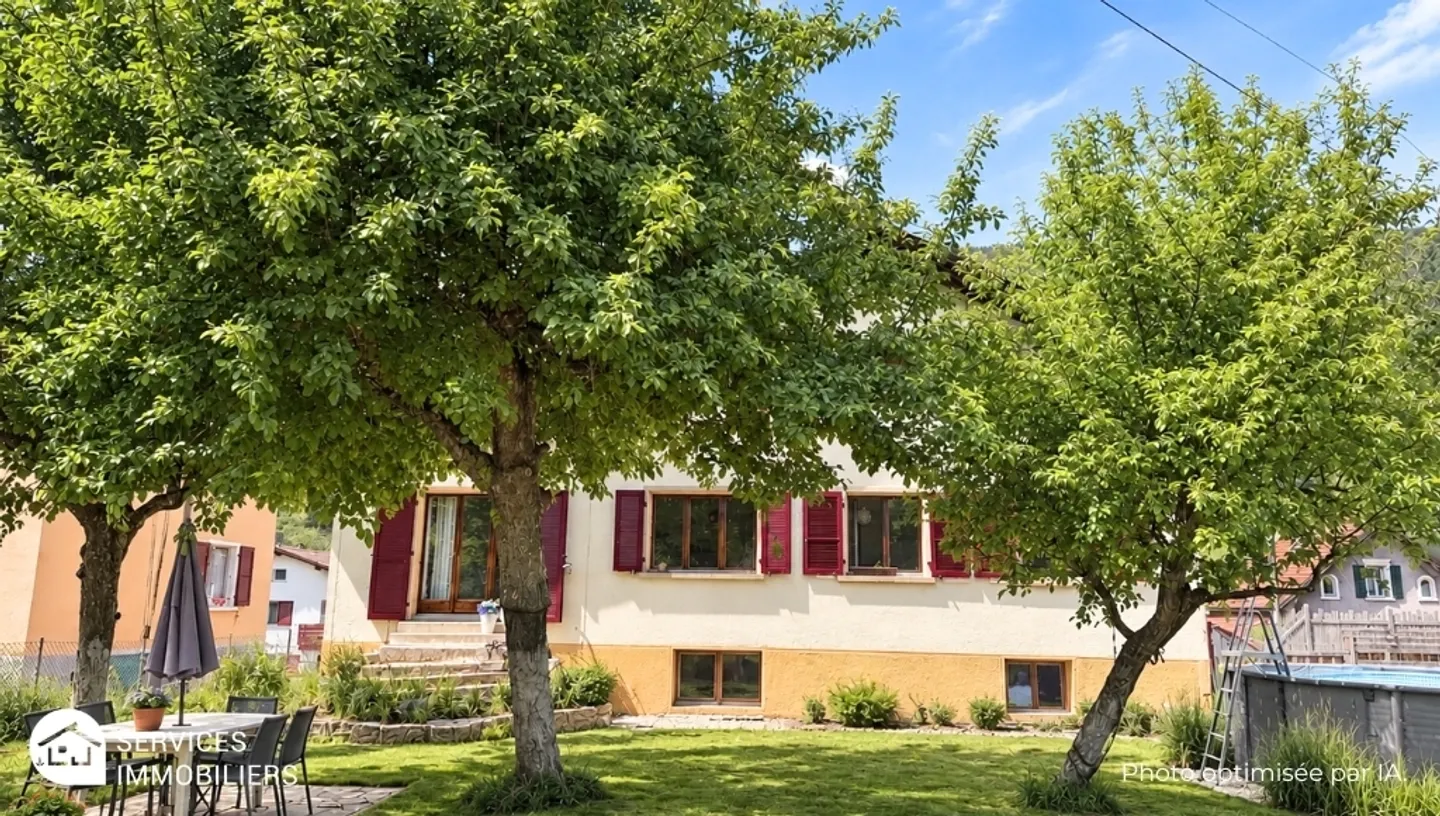 Familienhaus mit 6 Schlafzimmern und Garten im Herzen des Grand Chasseral - Foto 1 von 13