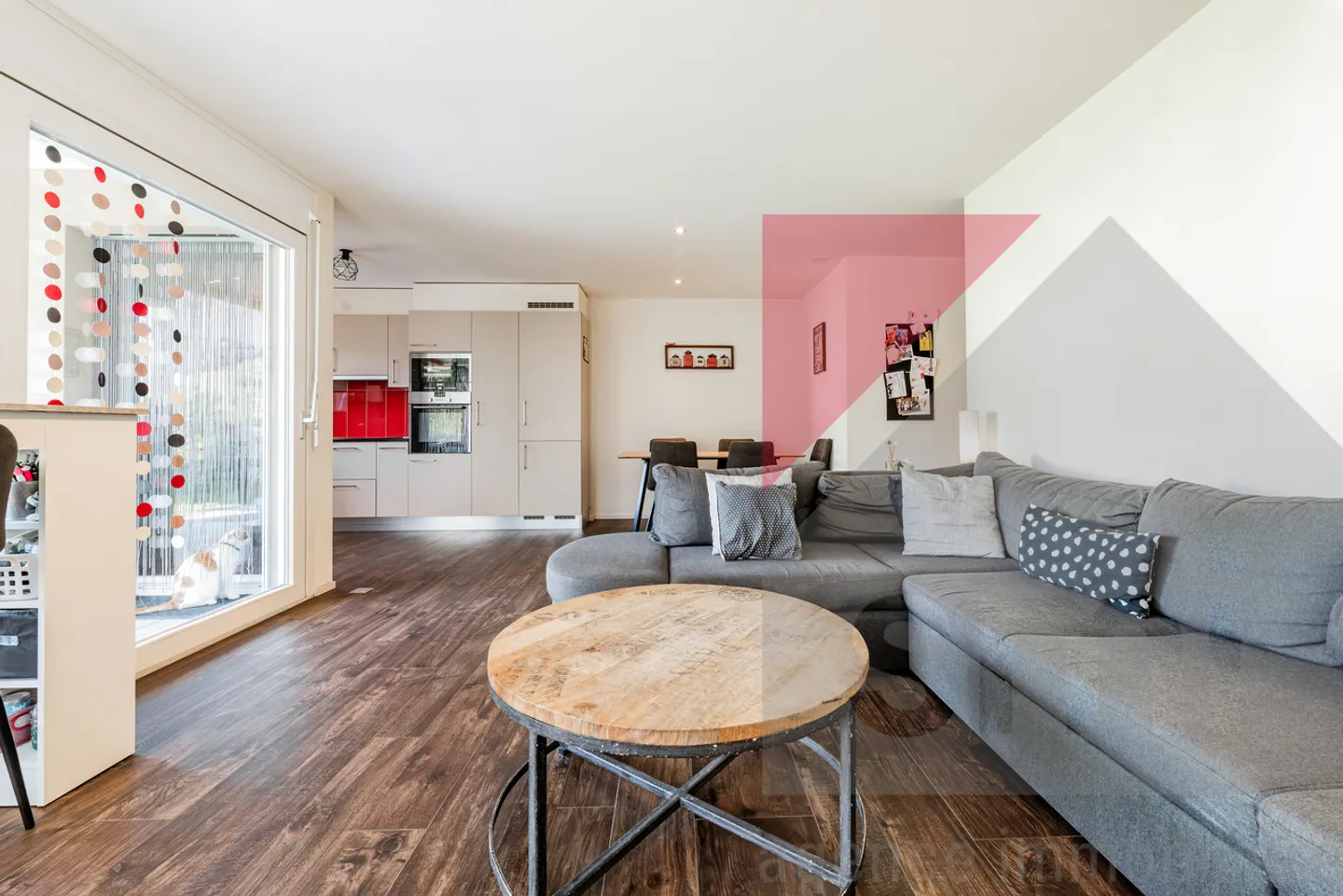 Charming 3.5-room apartment with large private garden - Photo 4 of 13