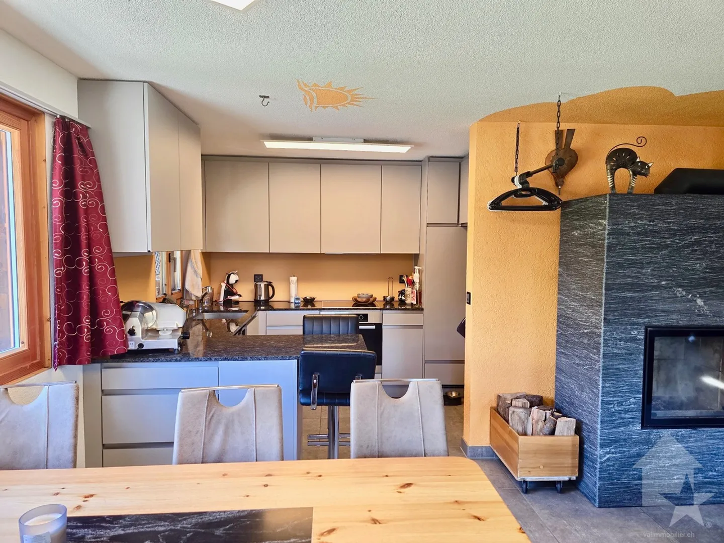 Magnifique chalet avec 2 places de parc extérieures - Foto 6 von 13