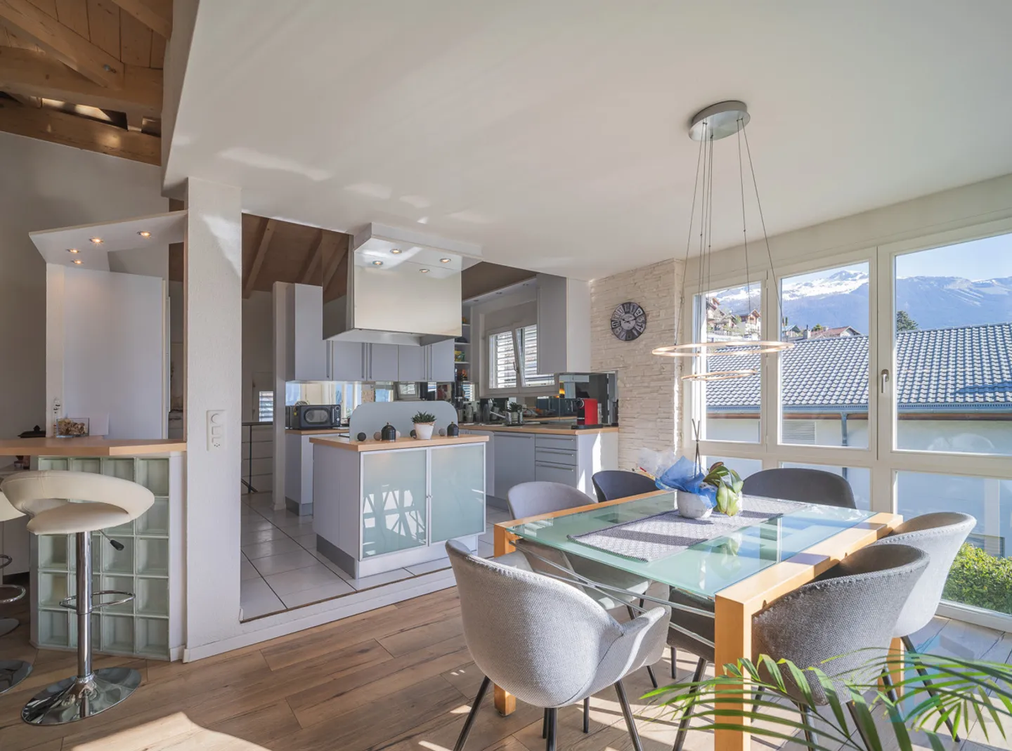 Stunning Semi-Detached Villa - Photo 4 of 13