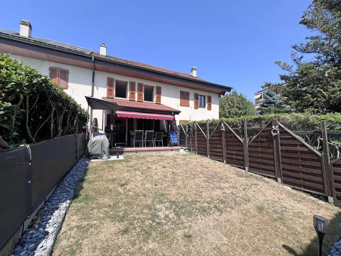 Charmante maison mitoyenne de 4.5 pièces - Photo 1 sur 13