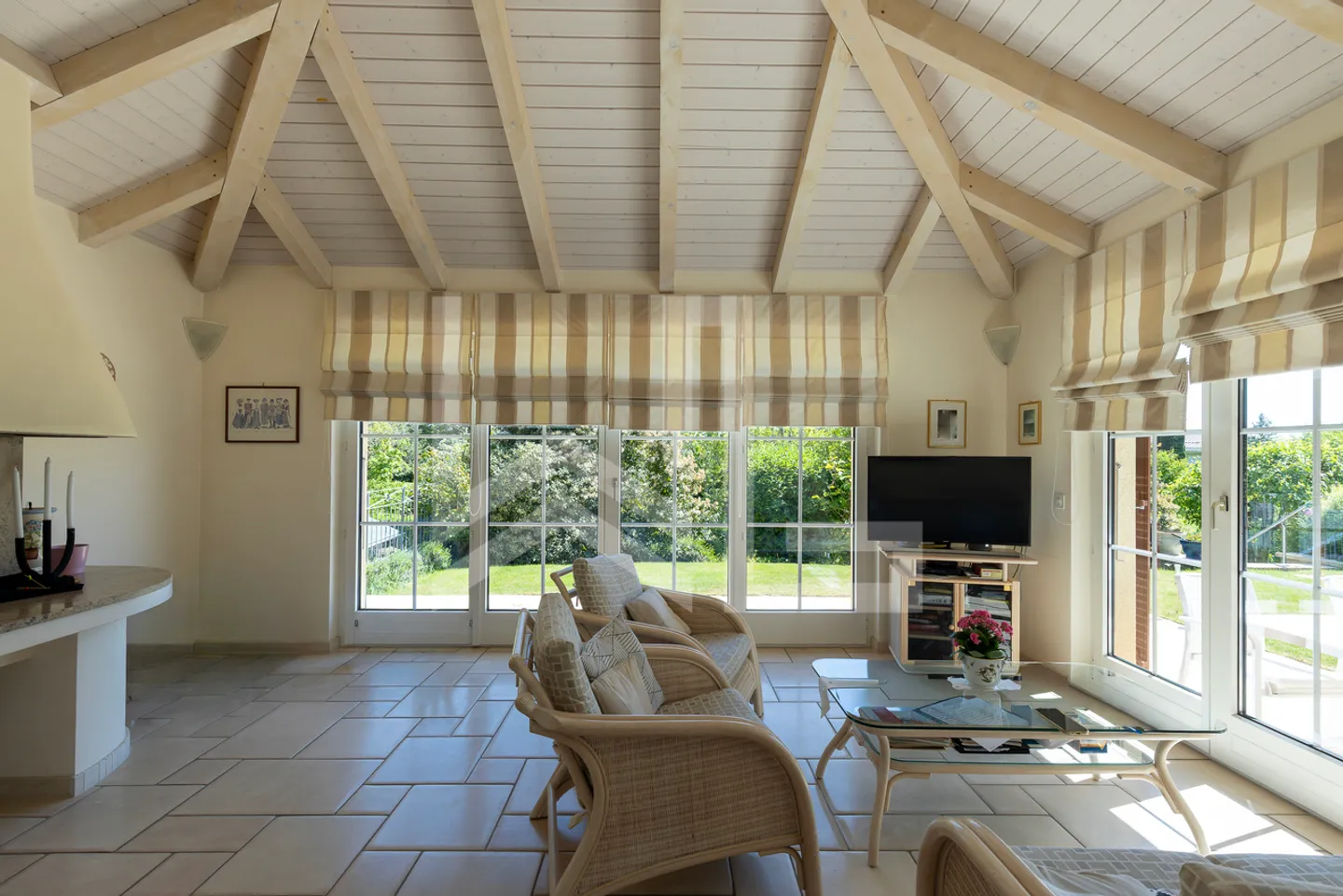 Family villa with large garden - Photo 4 of 13