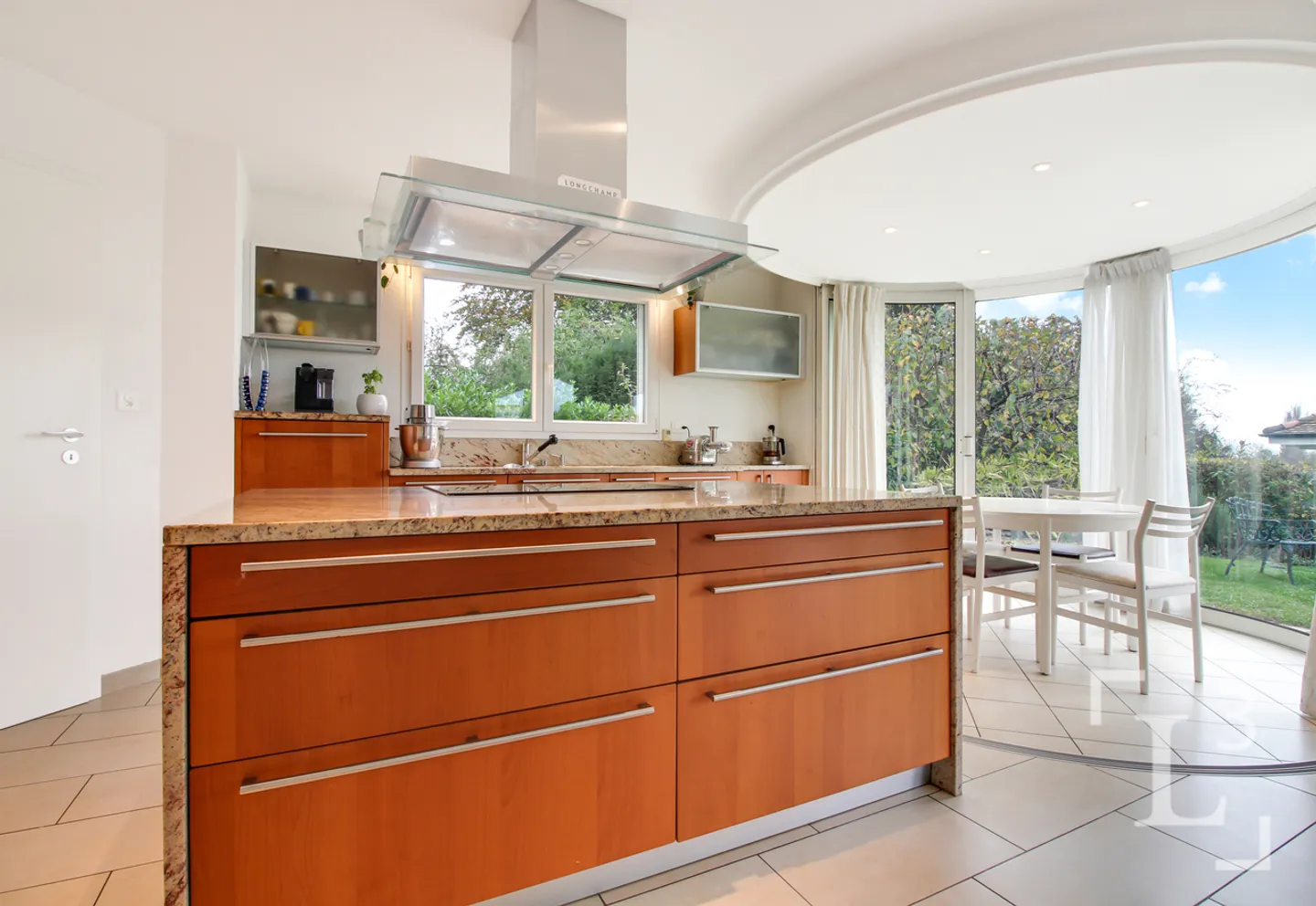 Rare! Villa familiale avec jardin proche du centre-ville de Rolle - Foto 8 di 13