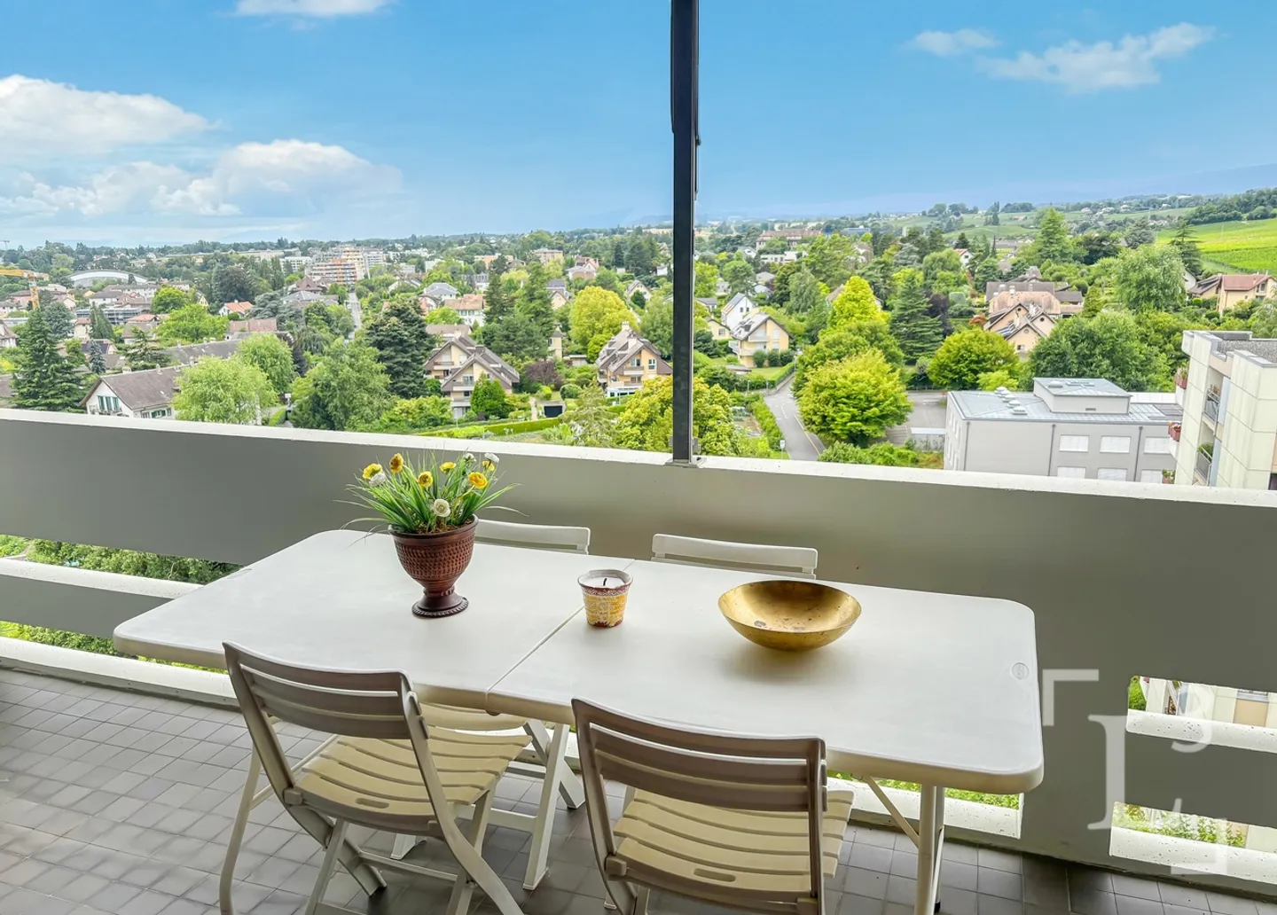 Vue lac! Appartement de 5.5 pièces avec balcons - Foto 2 di 13