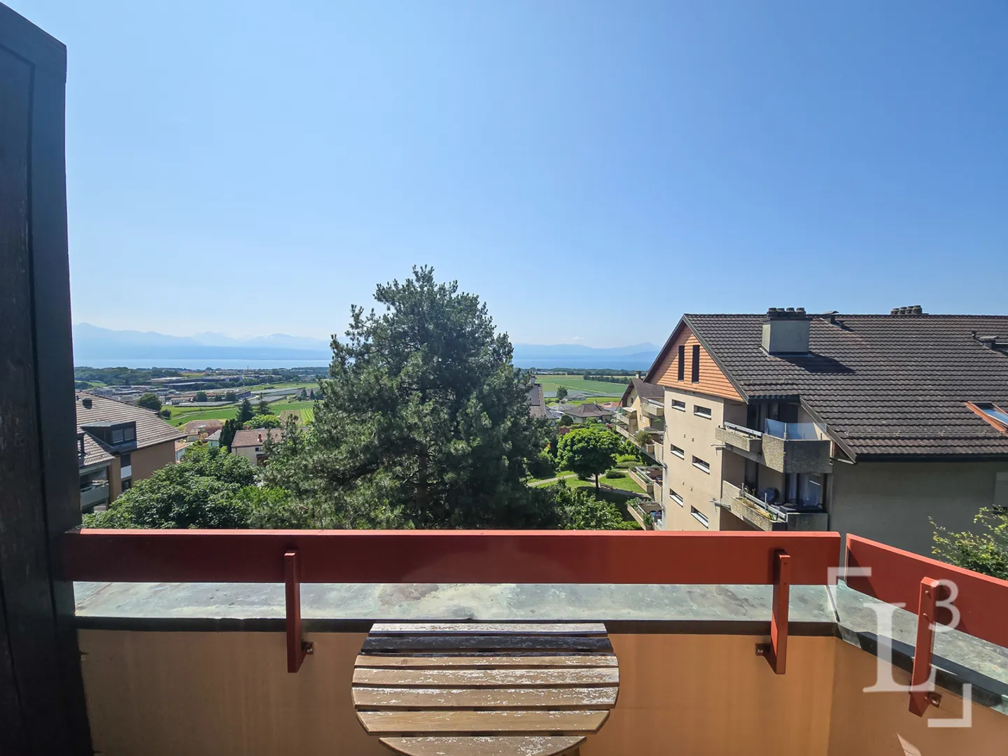 Centre-ville! Duplex en attique avec vue sur le lac et les Alpes - Photo 3 of 13