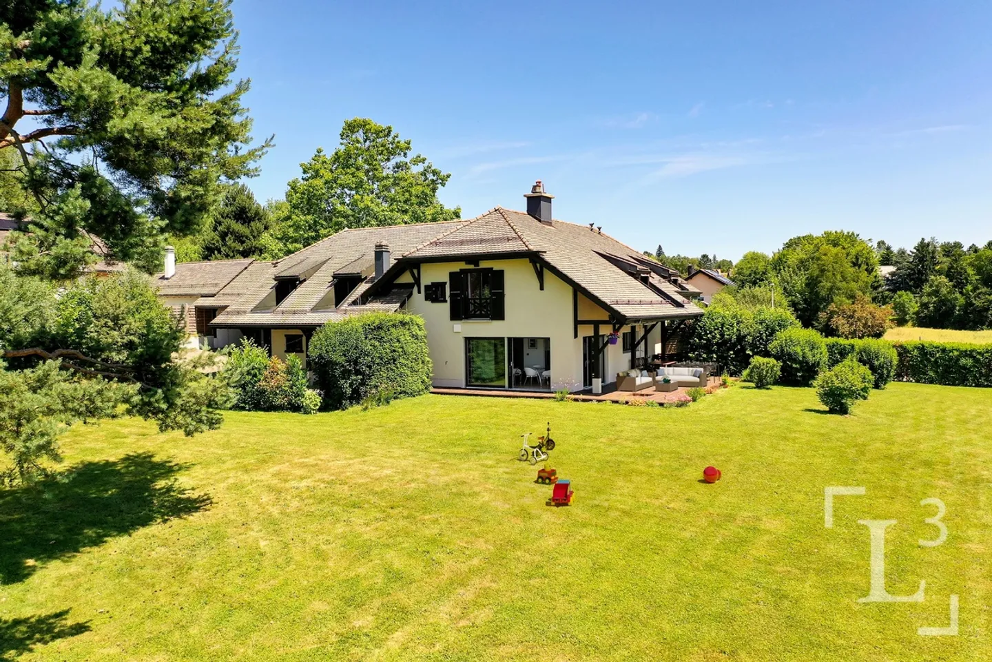 Spacious property with large garden and view of the Alps - Photo 1 of 13