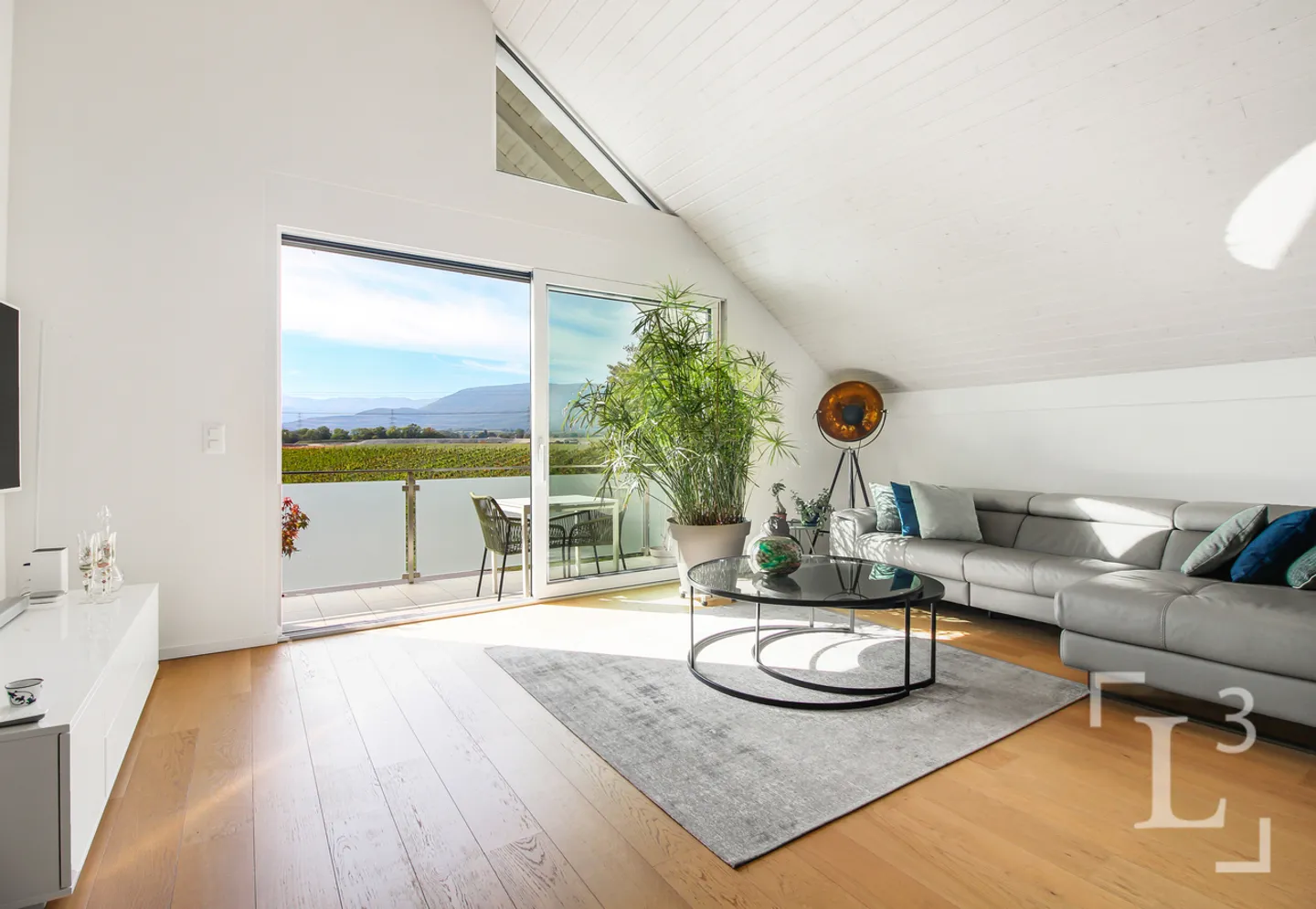 City center! Luxury 3.5 room penthouse with balcony - Photo 4 of 13