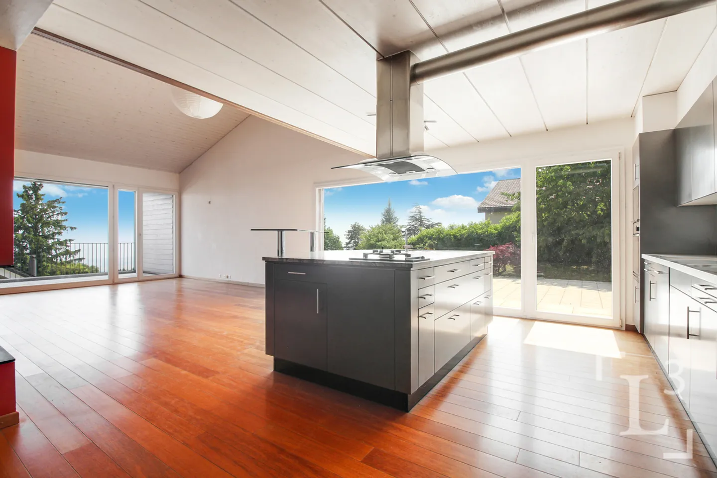 Individual villa with unobstructed view of the lake - Photo 6 of 13