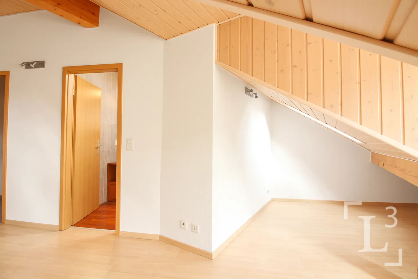 Duplex en attique au coeur du vieux-bourg, à 100m du lac! - Photo 6 of 13