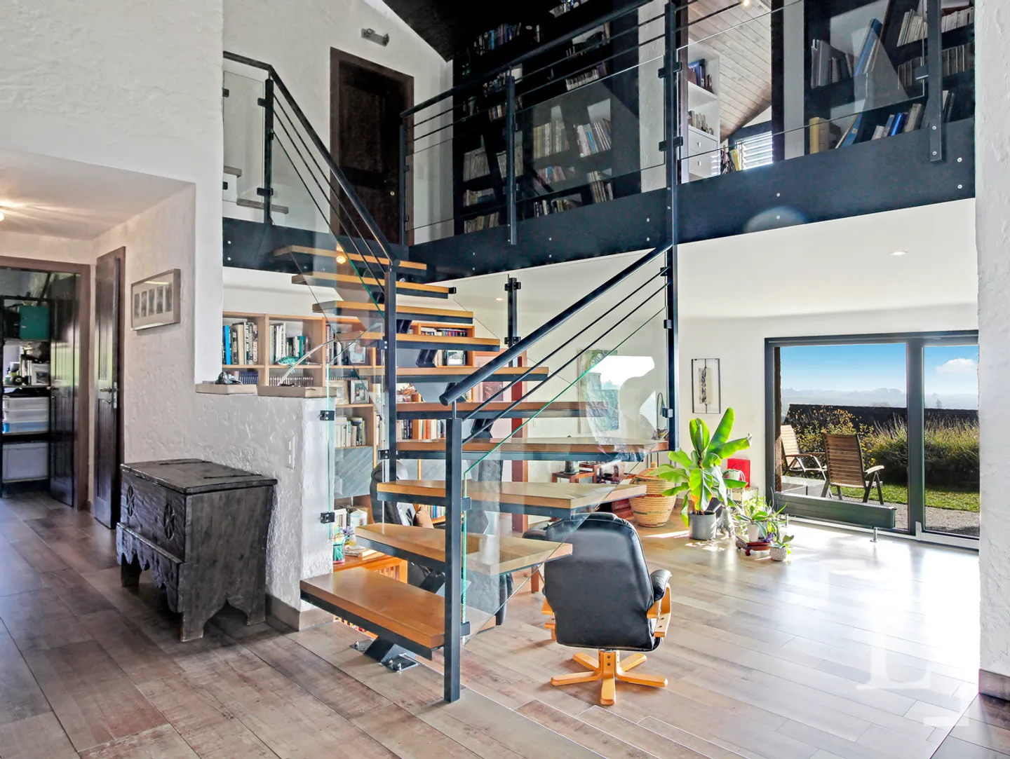 Panoramic view of the lake! Spacious detached villa - Photo 9 of 13