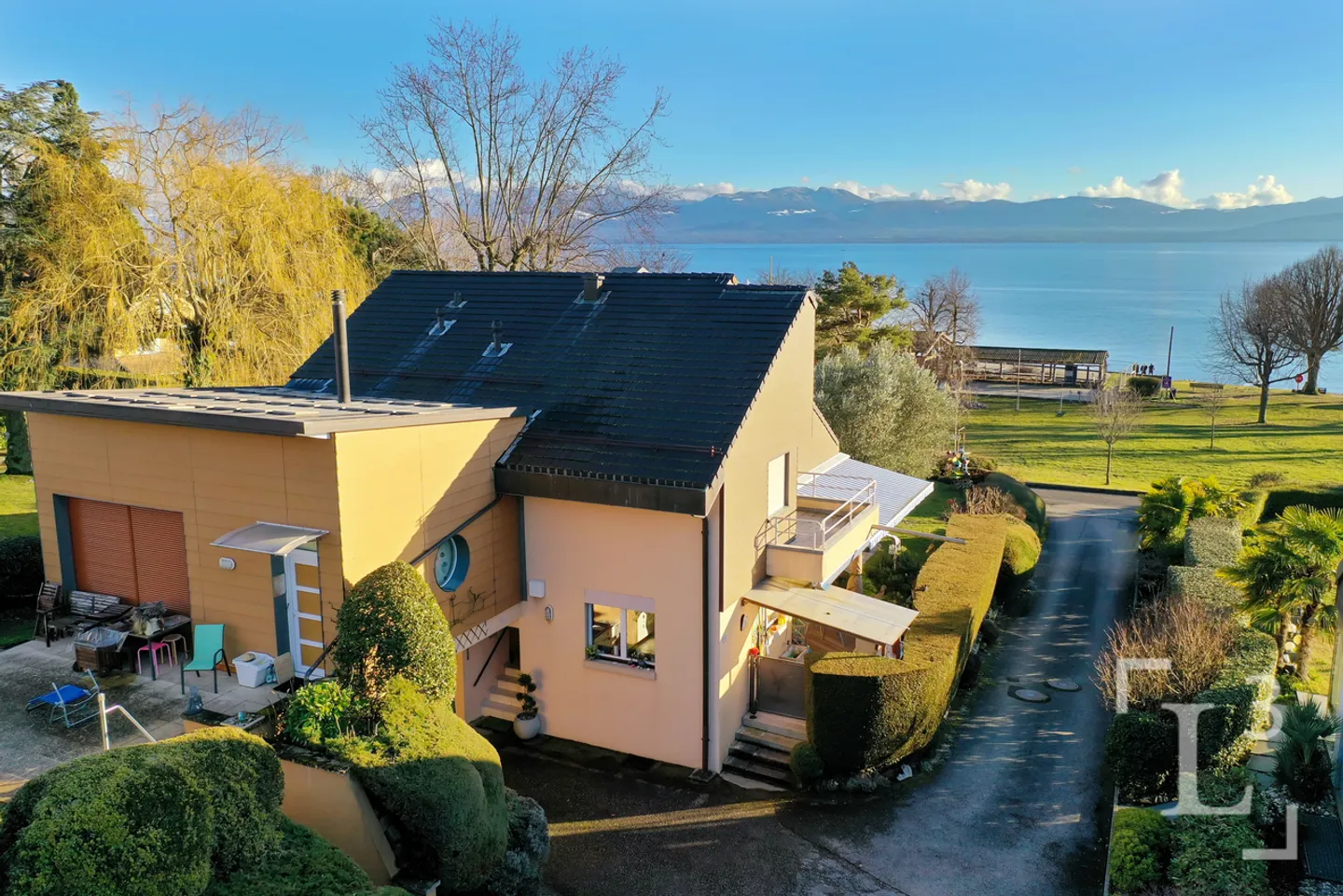 Villa sul lago con vista mozzafiato - Foto 3 di 13