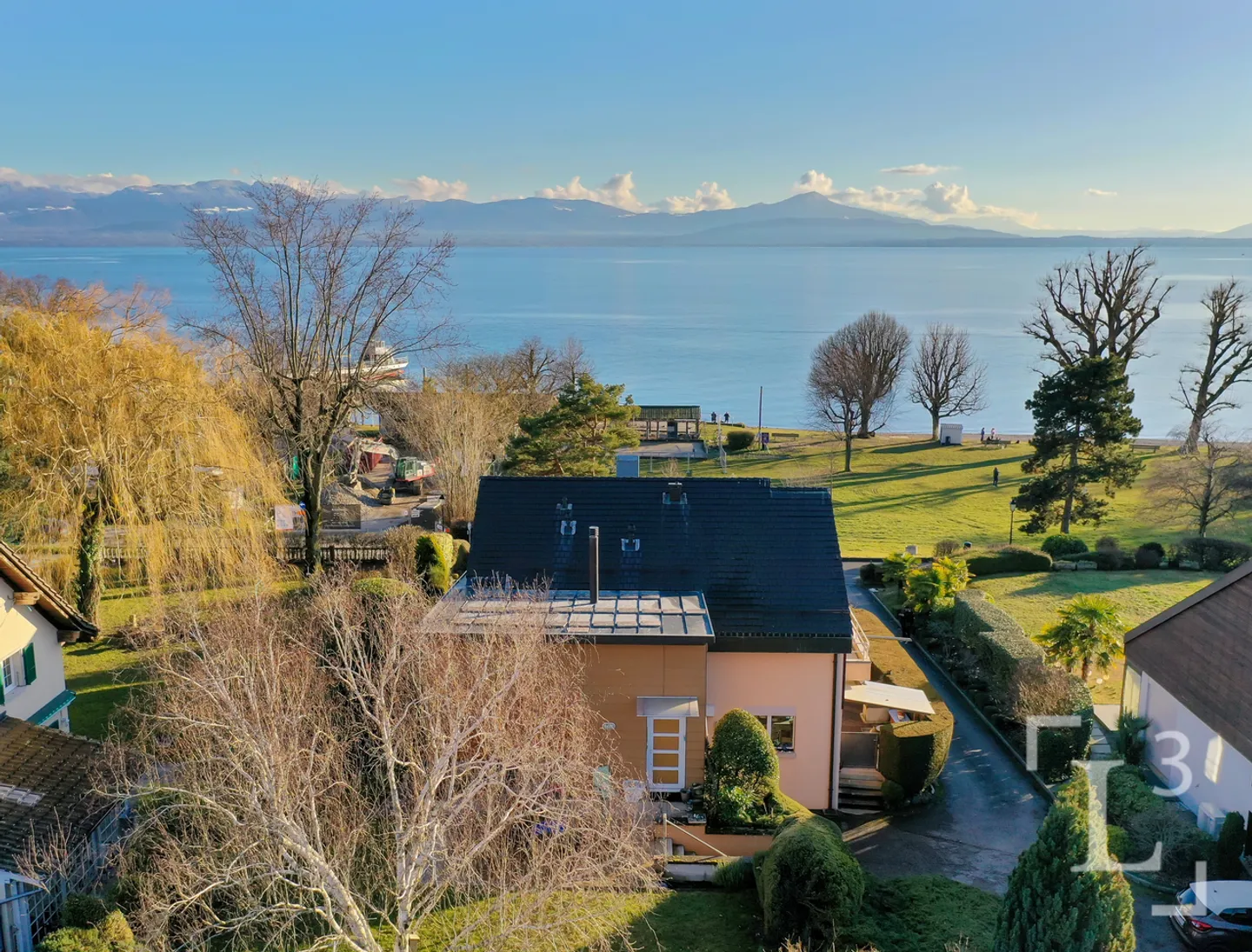 Villa sul lago con vista mozzafiato - Foto 1 di 13