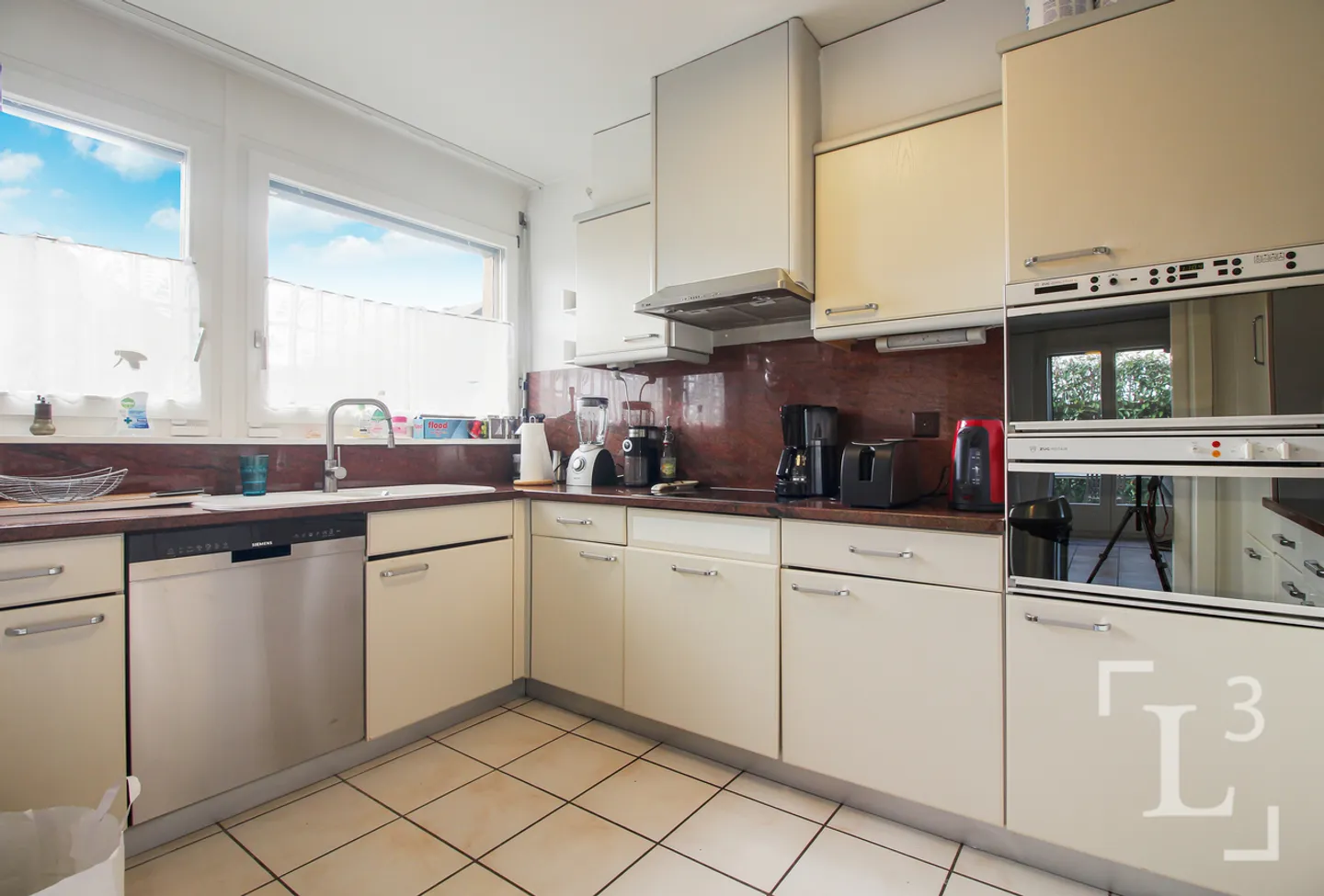 Spacious semi-detached house with unobstructed view - Photo 8 of 13