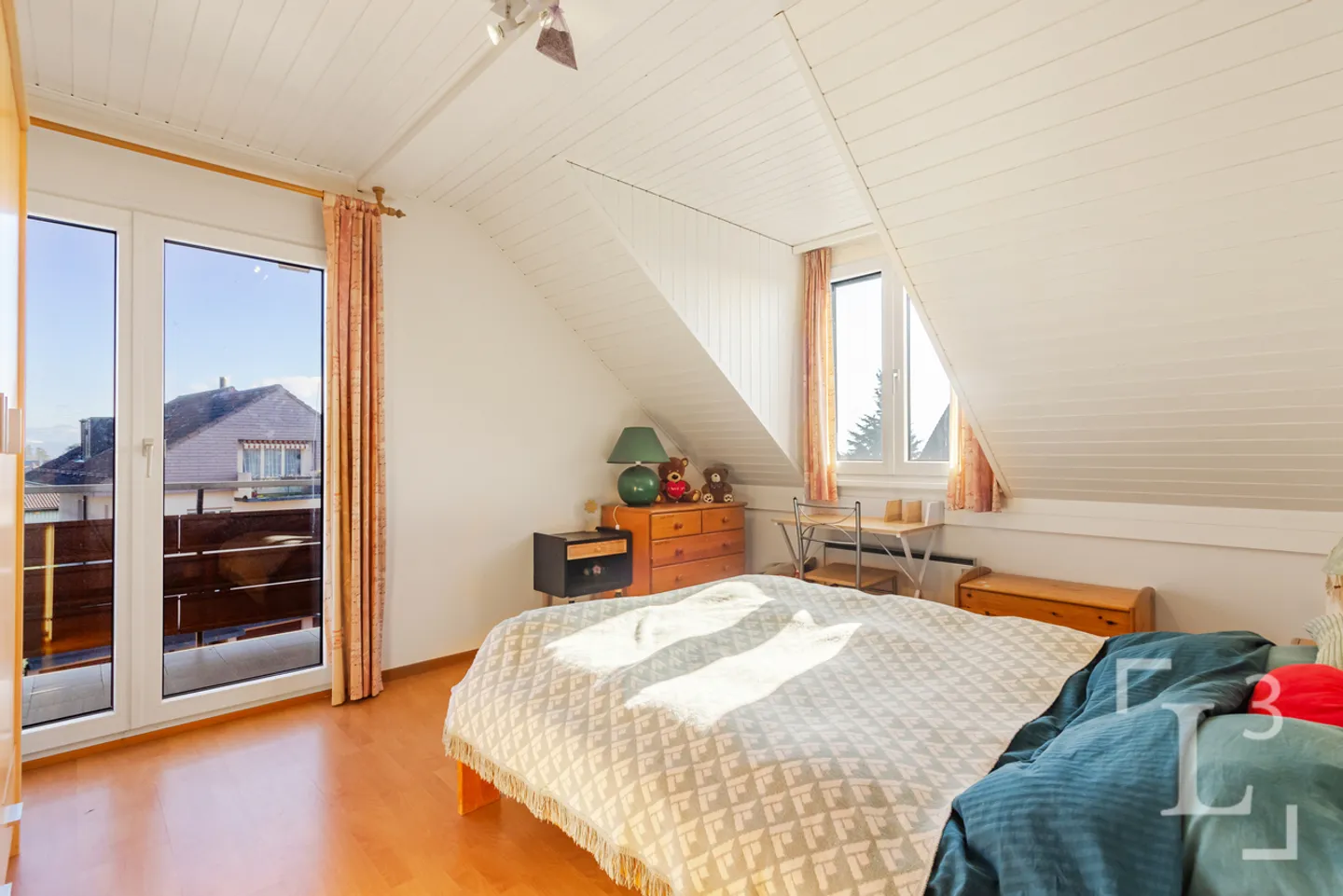 Family attic of 5.5 rooms with balconies - Photo 6 of 13