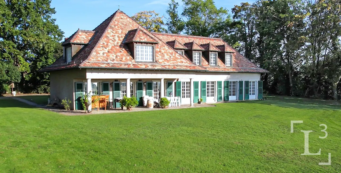 Character property with large garden and lake view - Photo 1 of 13