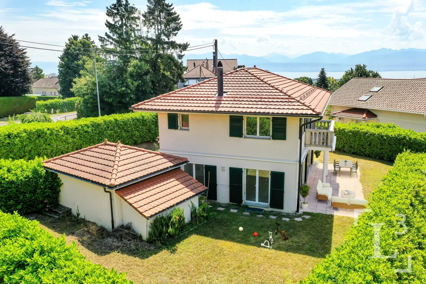 Individual villa with garden close to the city center - Photo 2 of 13