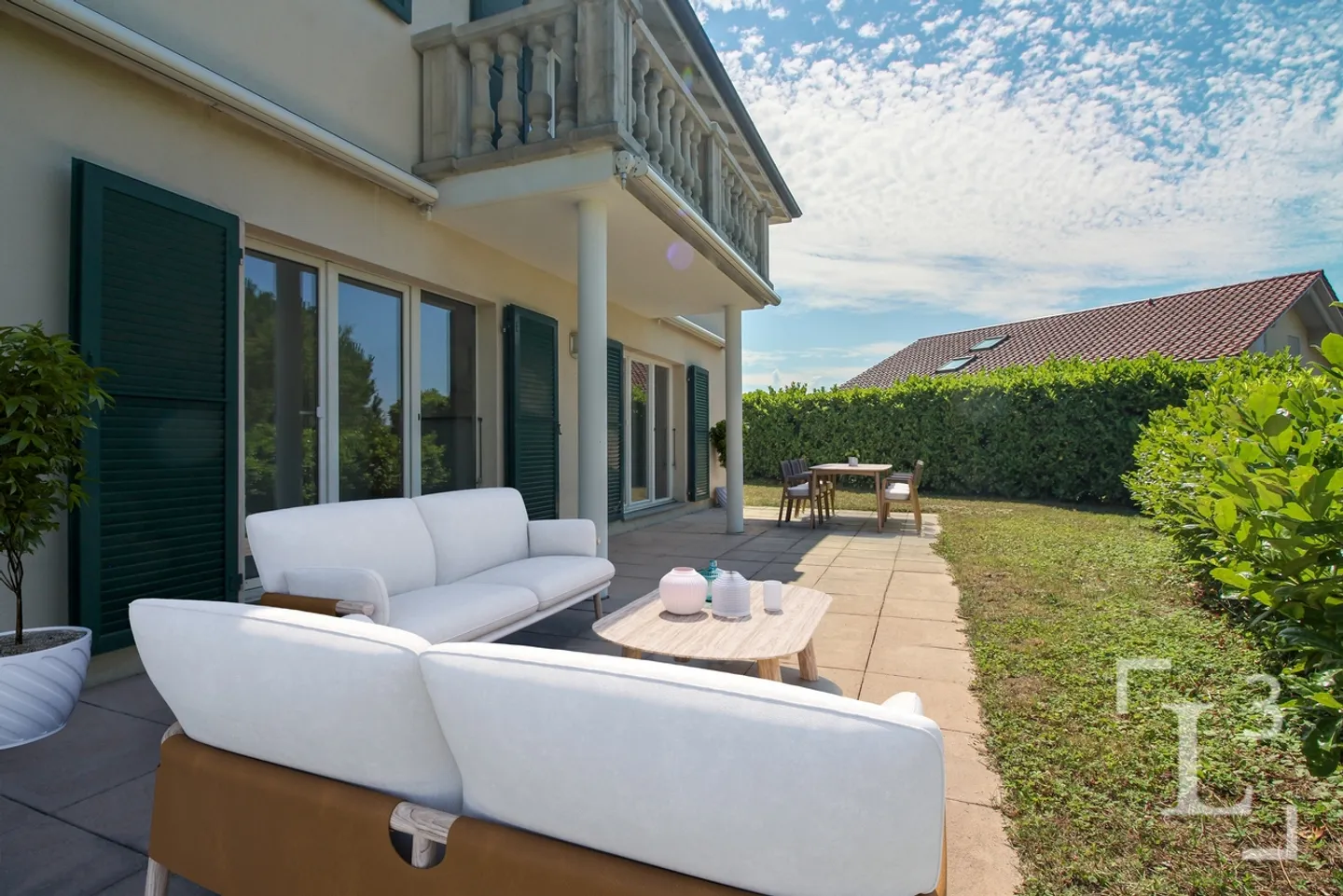 Individual villa with garden close to the city center - Photo 3 of 13