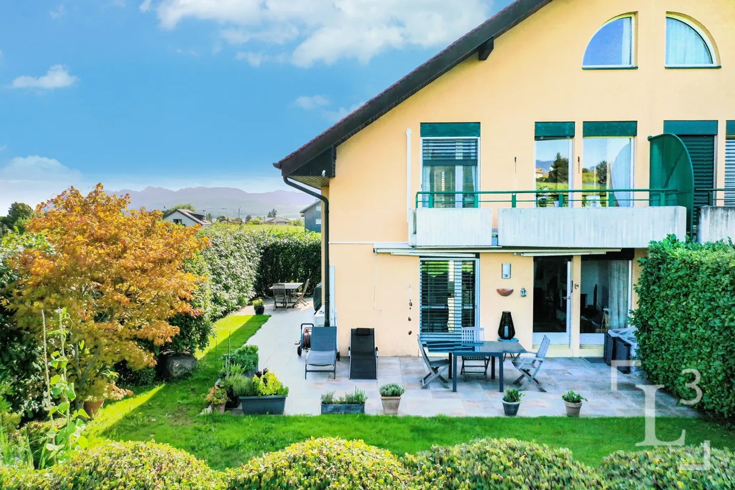 Maison Jumelle Spacieuse - Photo 1 sur 13