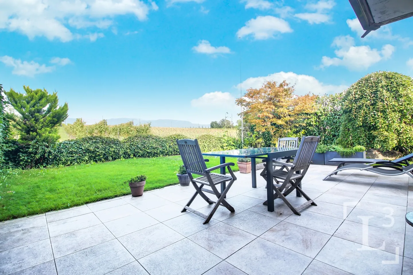 Spacious semi-detached house with unobstructed view - Photo 3 of 13