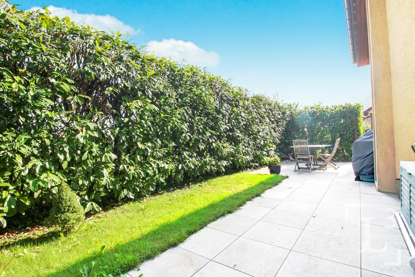 Spacious semi-detached house with unobstructed view - Photo 4 of 13