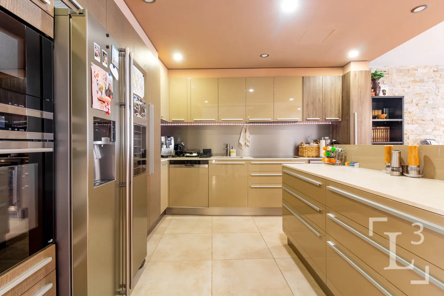 Spacious family home with garden - Photo 7 of 13