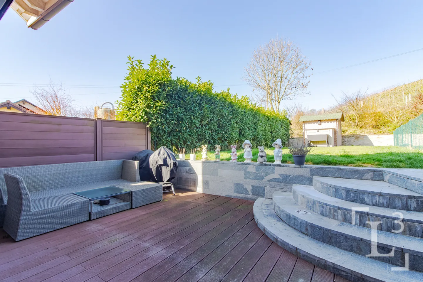 Spacious family home with garden - Photo 4 of 13