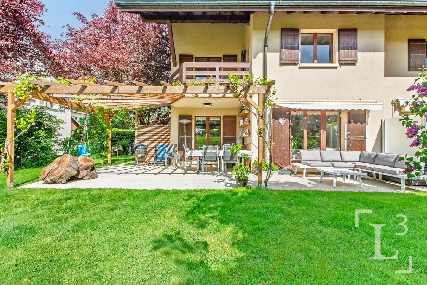 Spacious semi-detached house with garden - Photo 4 of 13