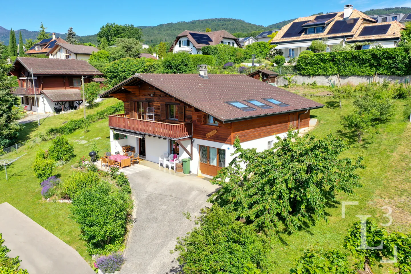 Like an eagle's nest! House to renovate with landscaped garden and lake view - Photo 8 of 13
