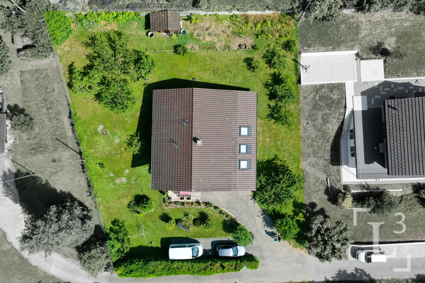 Comme un nid d'aigle! Maison à rénover avec jardin arboré et vue lac - Photo 11 sur 13