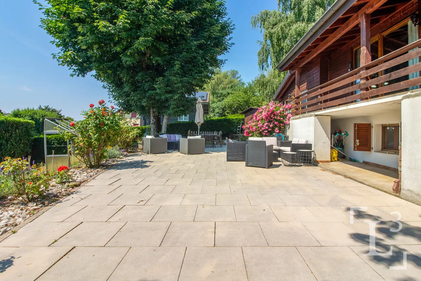 Detached house with large terrace and views of the lake - Photo 5 of 13