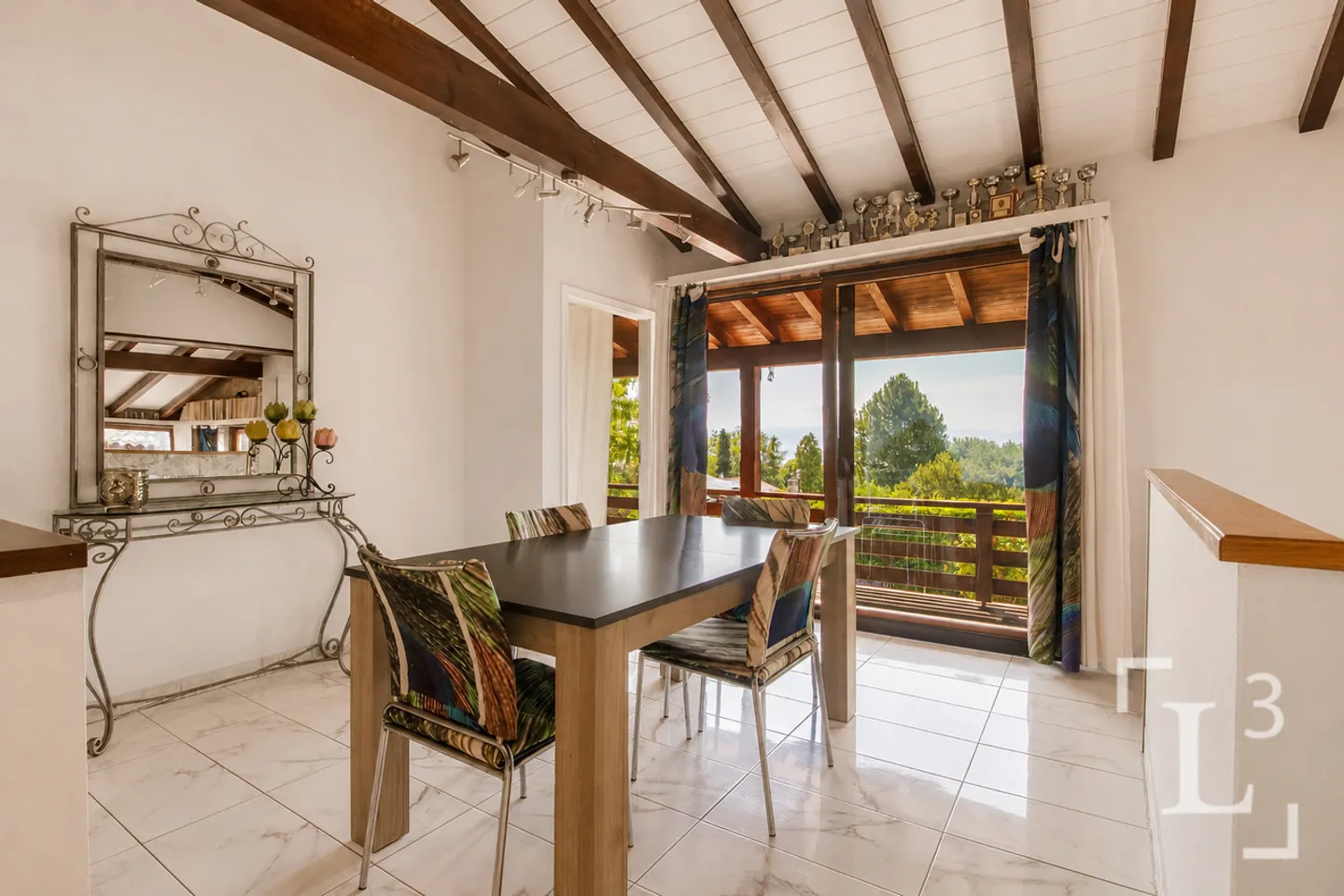 Einzelhaus mit großer Terrasse und Blick auf den See - Foto 9 von 13