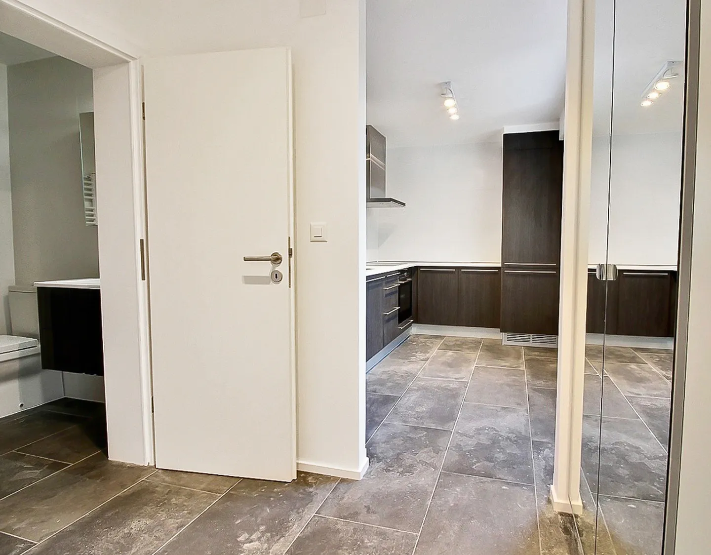 Renovated 2.5 room apartment with balcony - Hypercenter of Morges - Photo 10 of 12
