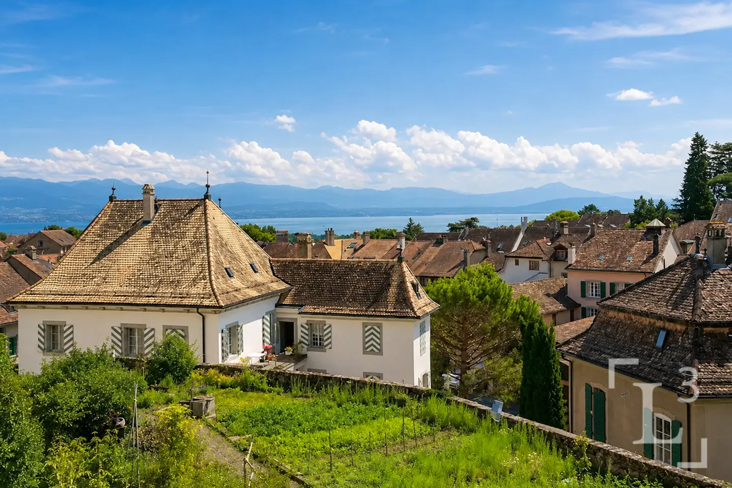 House in the heart of the old town with the option of a vegetable garden - Photo 1 of 13