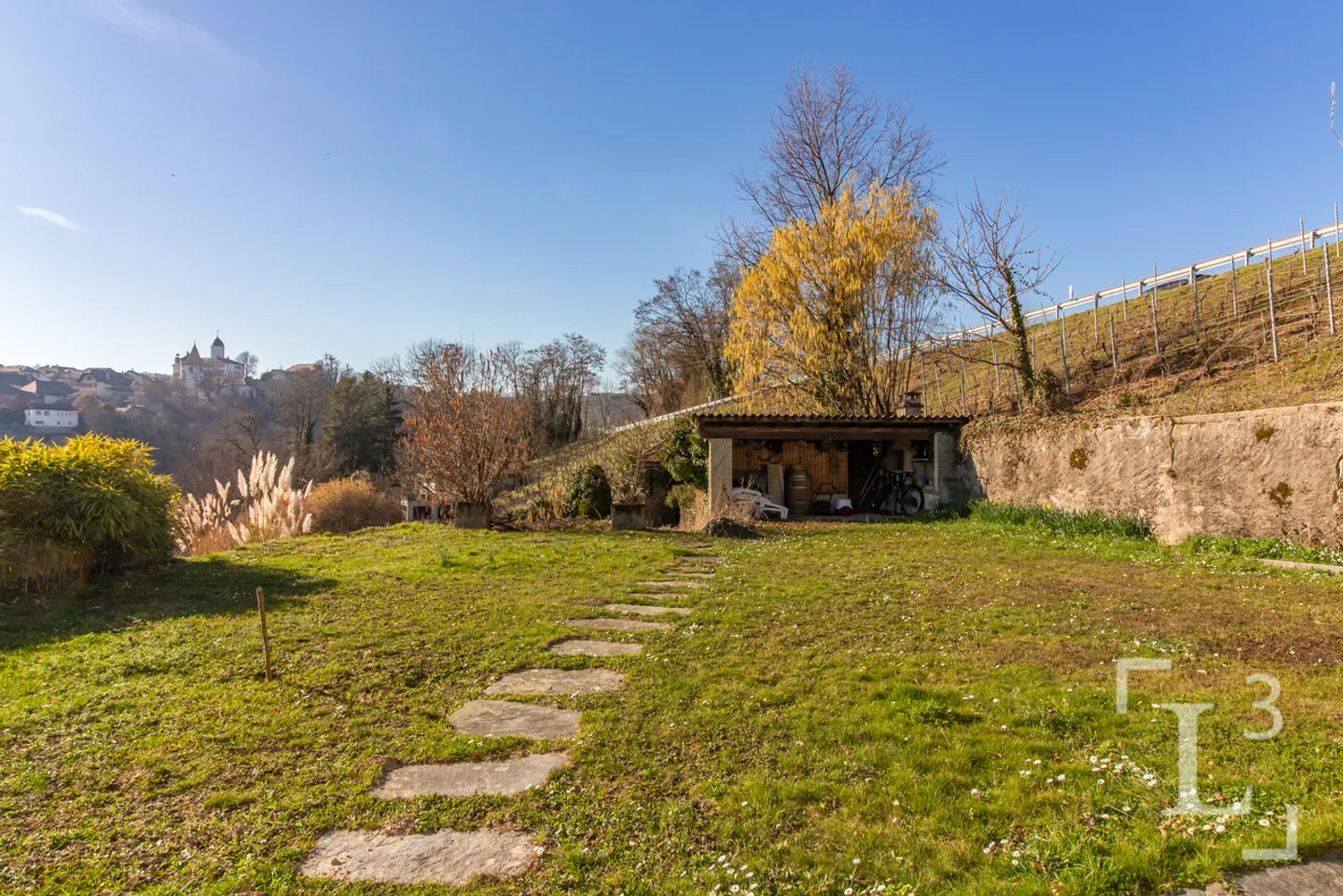 Herzstück! Geräumige Villa mit Garten und freiem Blick - Foto 2 von 13